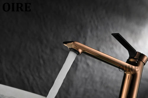 Oire Shinny Rose Gold warme en koude badkamerkraan met mengkraan voor warm en koud water